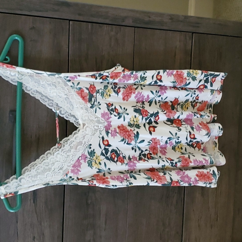 Ladies Allie Rose, size large floral tank